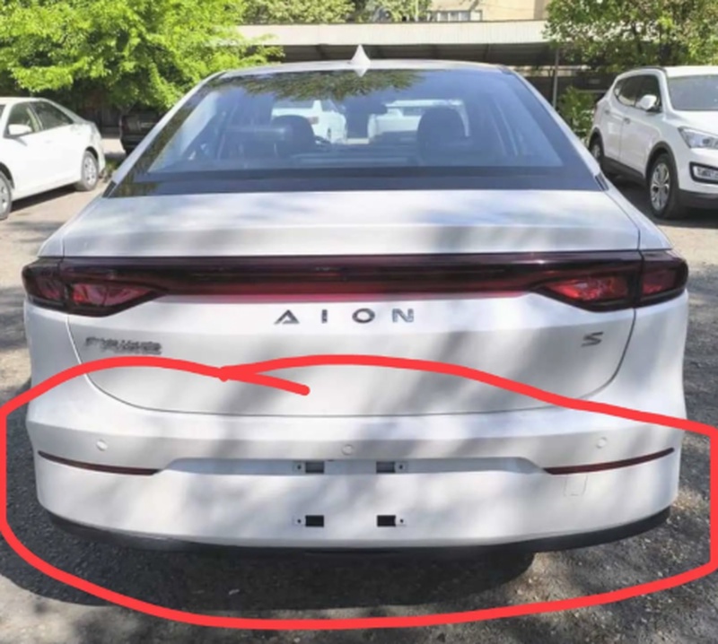Задний бампер белый от Aion S